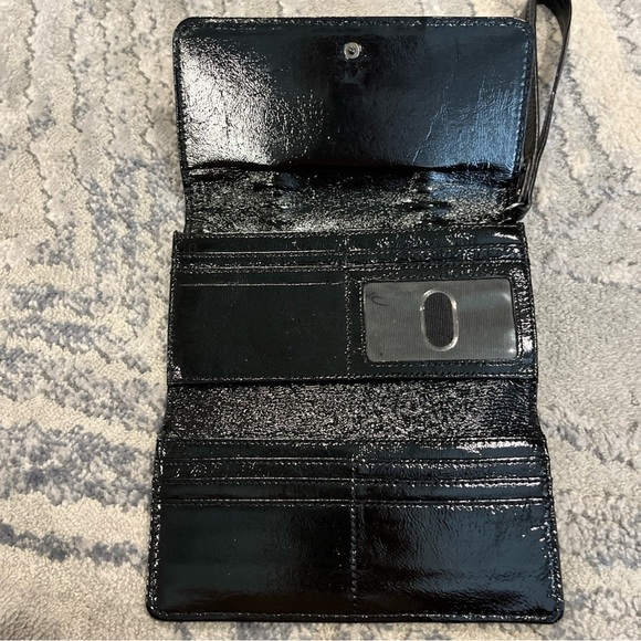 Elliott Lucca Black Patent Leather Trifold Clutch Wallet Wristlet - Picture 4 of 7